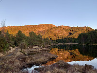 Slettafjellet sett fra Høyvikvatnet.