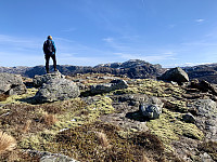 Toppen med utsikt mot Skarkaknuten.