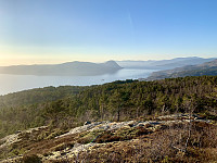 Utsikt mot Ombo og Ombofjorden.