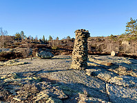 Flere fine varder på Dufjell, denne helt sør på fjellet.