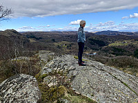 Toppen med Ørslandsknuten helt til venstre og gården Ørsland midt i bildet.
