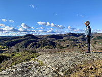 Toppen med utsikt mot Steinbergknuten og Ørslandsknuten.
