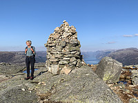 Flott varde på toppen. (Det østlige trig-punktet).