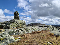 Varden med Navarsheia bak til høyre.