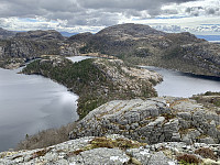 Utsikt mot Buksetjørnene og Moslifjellet.
