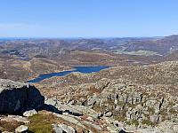 Utsikt mot Kartavatnet og Madland.