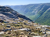 Utsikt nedover Øvstabødalen.