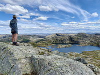 Utsikt mot Krokavatnet og Godlifjellet.