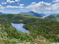 Utsikt mot Svartavatnet, Gunlanuten og Erfjorden.