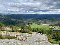 Utsikt østover mot Kjølnes og med Hekkfjell i Eiken til venstre.