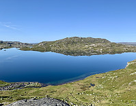 Taumevassknuten og Storevatn sett fra utløpet av Ru-ånæ..
