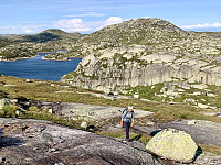 På vei fra Blåknuten til Grunnevassknuten. Venehei til venstre og Blåknuten til høyre.