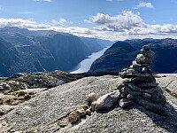 Utsikten fra utsiktspunktet vest for toppen.