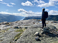 Toppen av Jenafjell med trig-punkt.