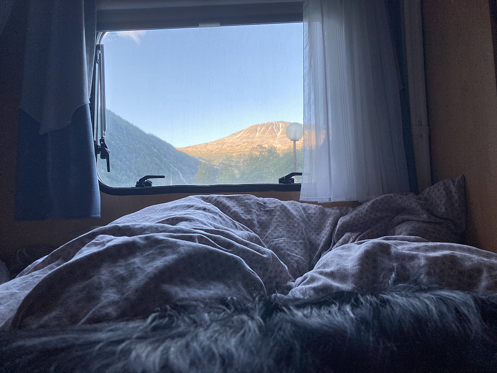 Tidlig oppe om morran i campingvogna, det er sol på Gaustatoppen!