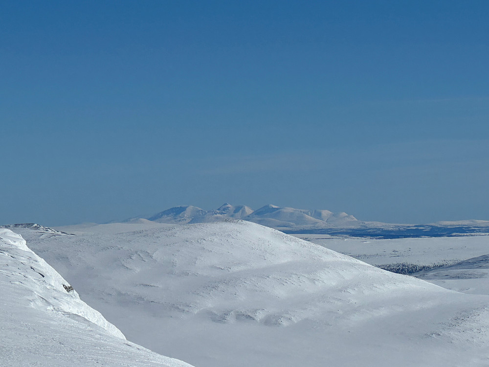 Klar sikt helt over til Sølen i Rendalen 17 mil unna..