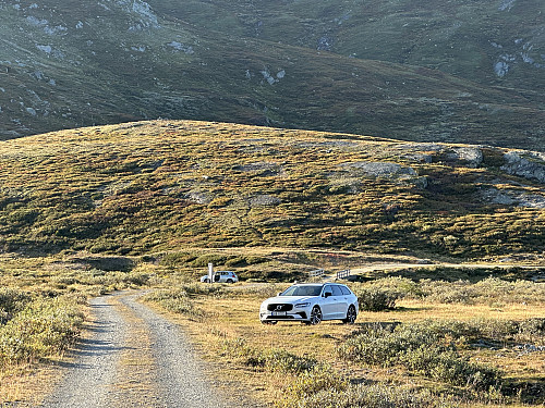Endelig tilbake til bilen etter 1120 høydemetre og 24.000 skritt for det meste i steinur:-)