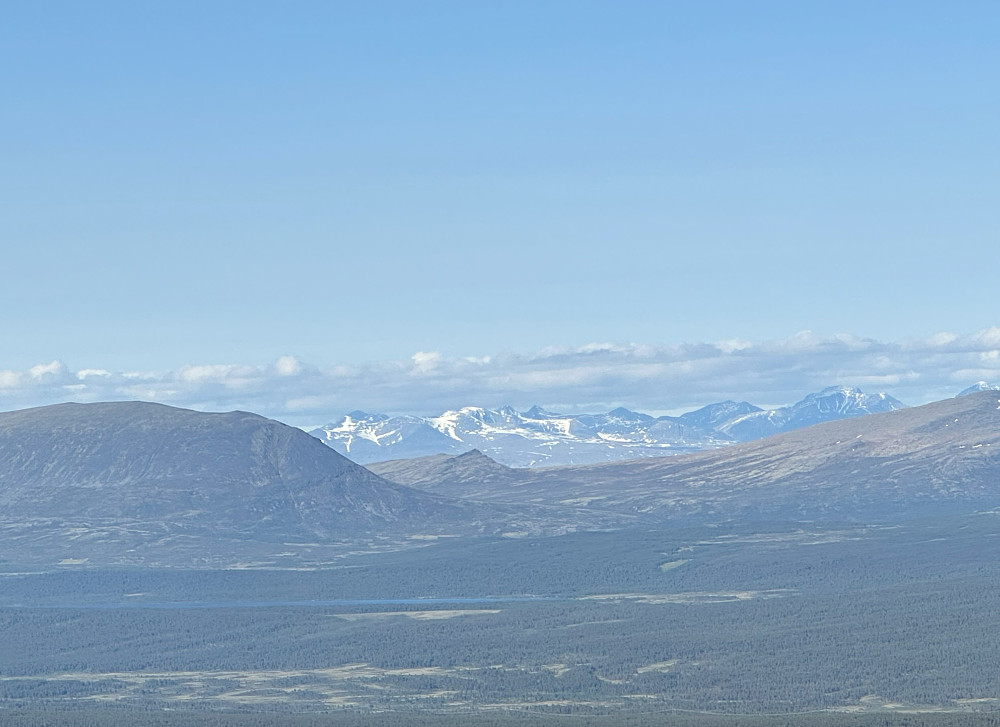 Utsikt fra Oskampen. Rondane mellom Heidalsmuen og Saukampen