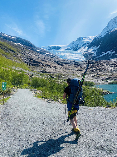 Ruta gikk opp mot brearmen, så opp "dalen" vestover.