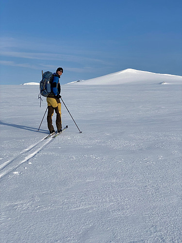 Snøtinden forut - men enda noen kilometer igjen...