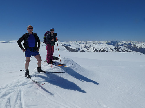 De to kommunetoppsamlerne på Sogndals høyeste punkt