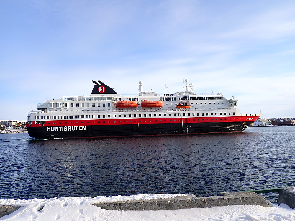 Retur til Båtsfjord med Hurtigruten