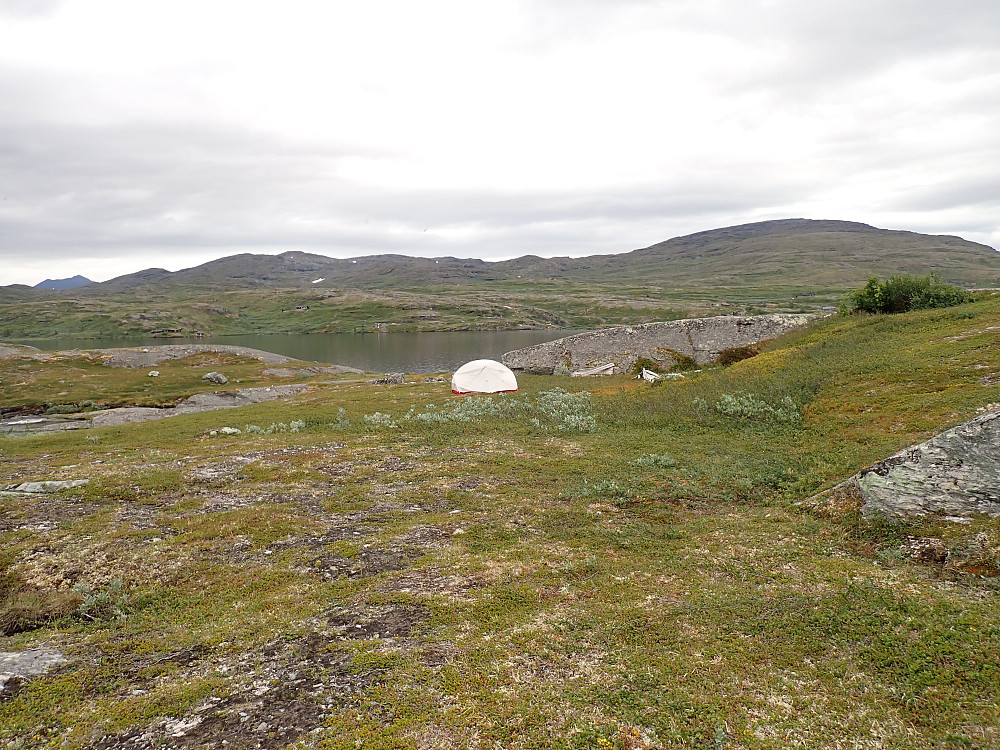 Tilbake ved den idyllisk teltplassen