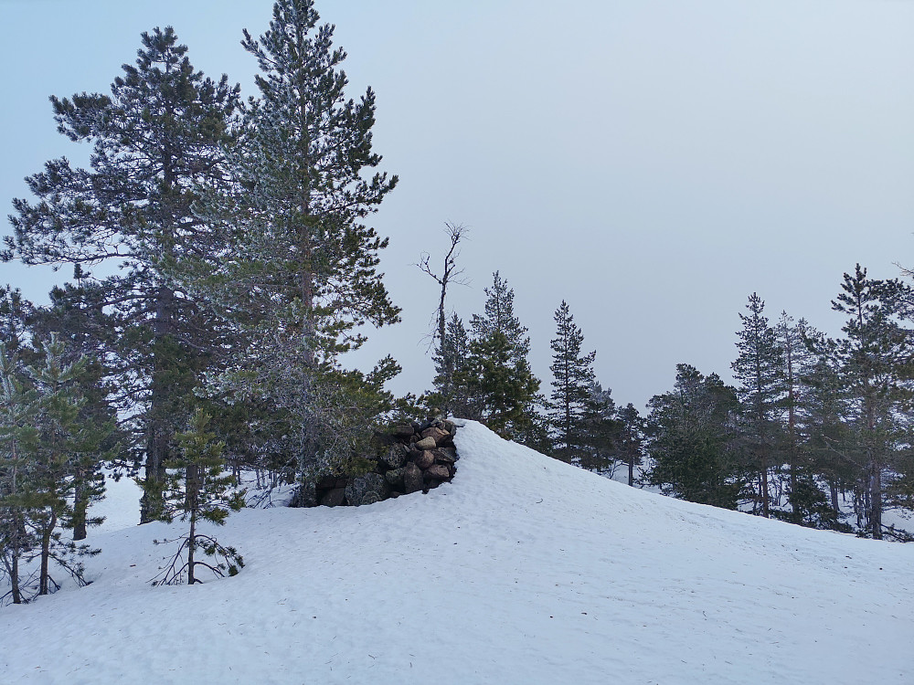 Snøen tok varden