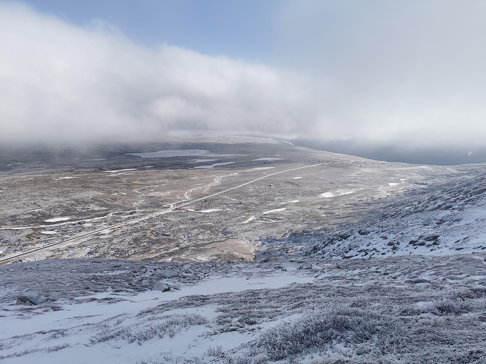 Veien over Imingfjell i bakgrunnen