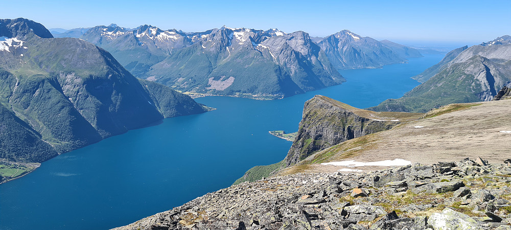 Leknes, Sæbø og Storfjorden fra Stålberhornet