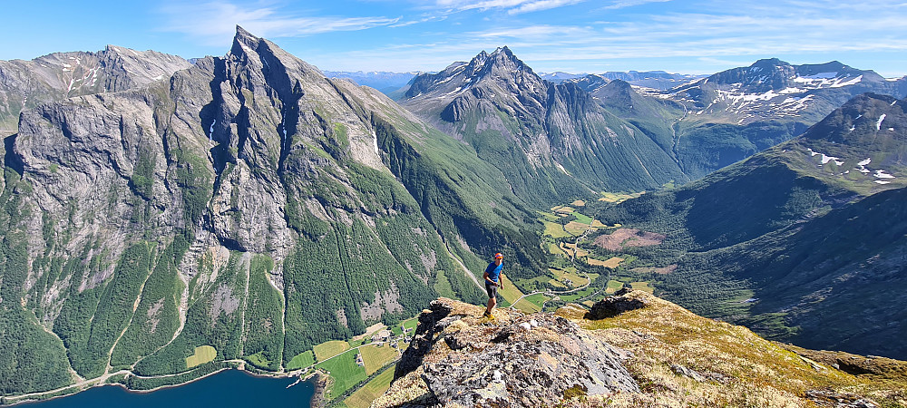 Slogen og Smørskredtindane