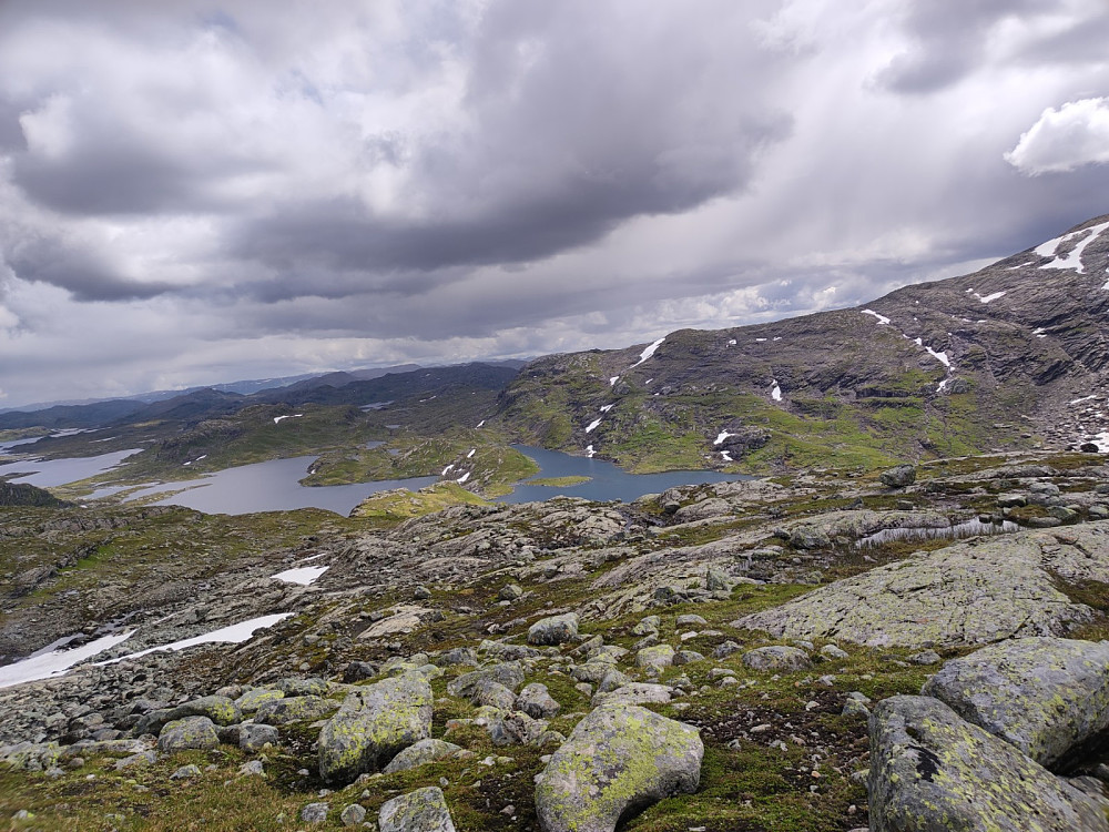 Skyvassnuten til venstre i bildet. Svartpoddvatnet og Svartpoddtjønn