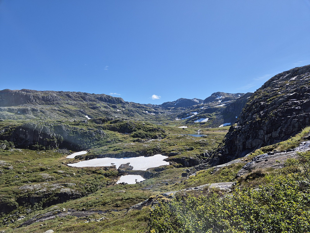 Mot Sandvatnet