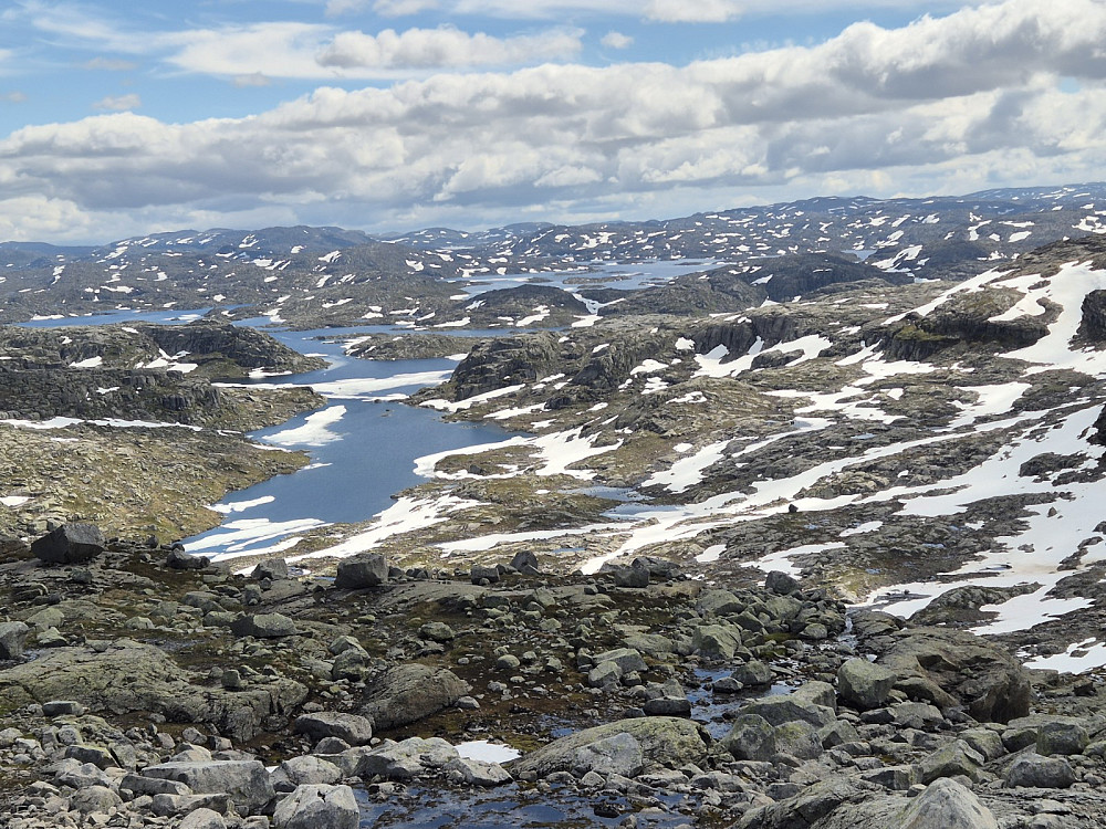 Utsikt mot Steinkilevatnet og Holmevatnet