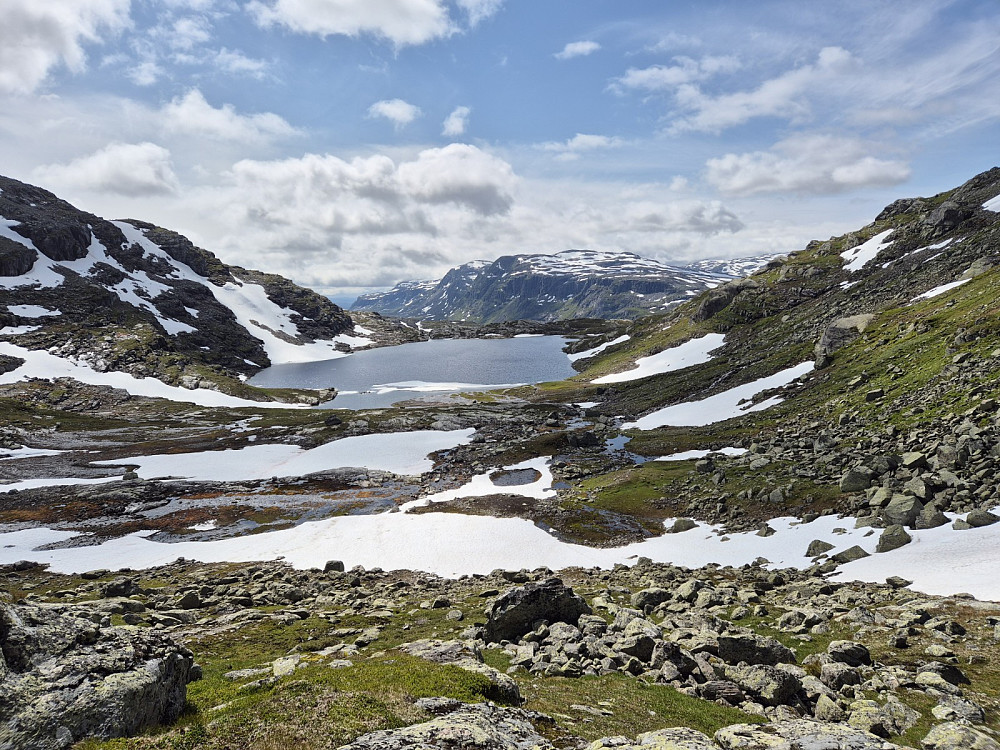 Vatn 1250 med Trollskeinutane bak