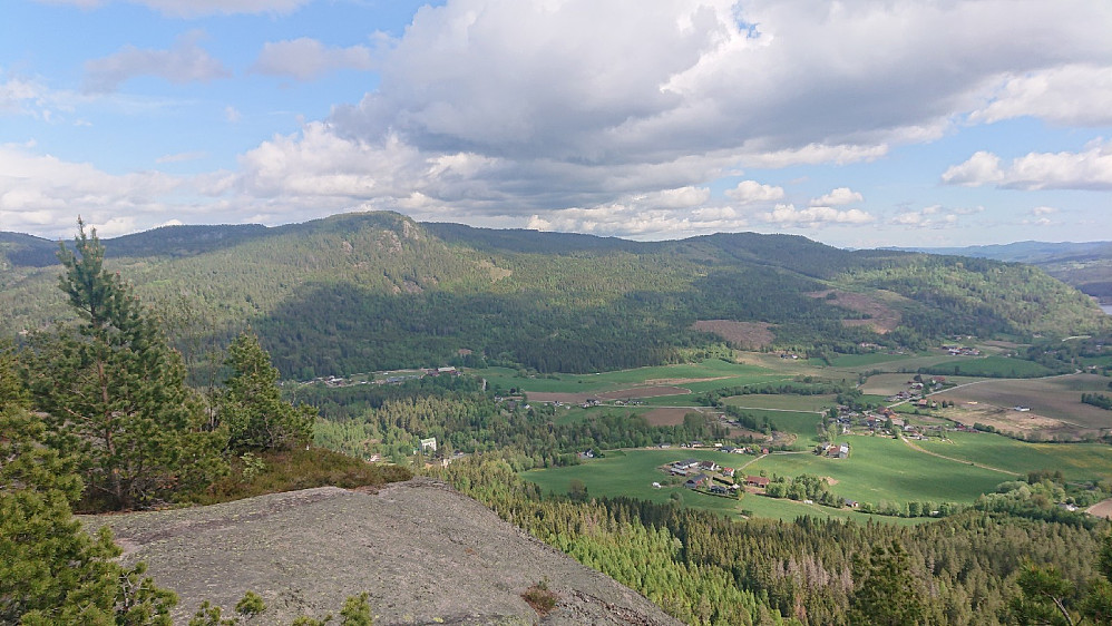 Utsikt over Opdalen, Hovde i bakgrunnen.