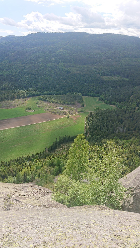 Bratt ned fra Skriua. Dansaren i bakgrunnen.