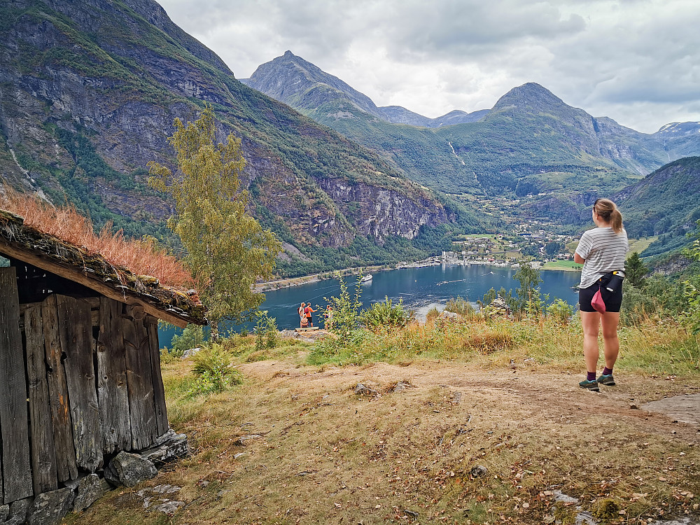 Den siste høyløa før Homlung. Geiranger i bakgrunnen.