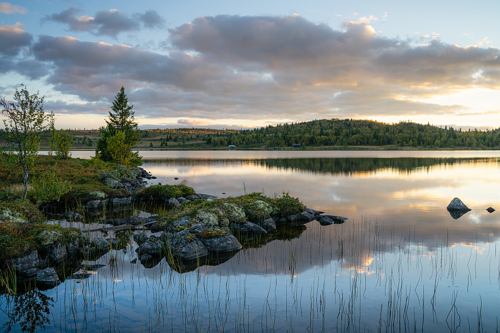 Stien fra utoset ved Holmevann og tilbake til Skålsrudstølen bød på morsom sykling! 