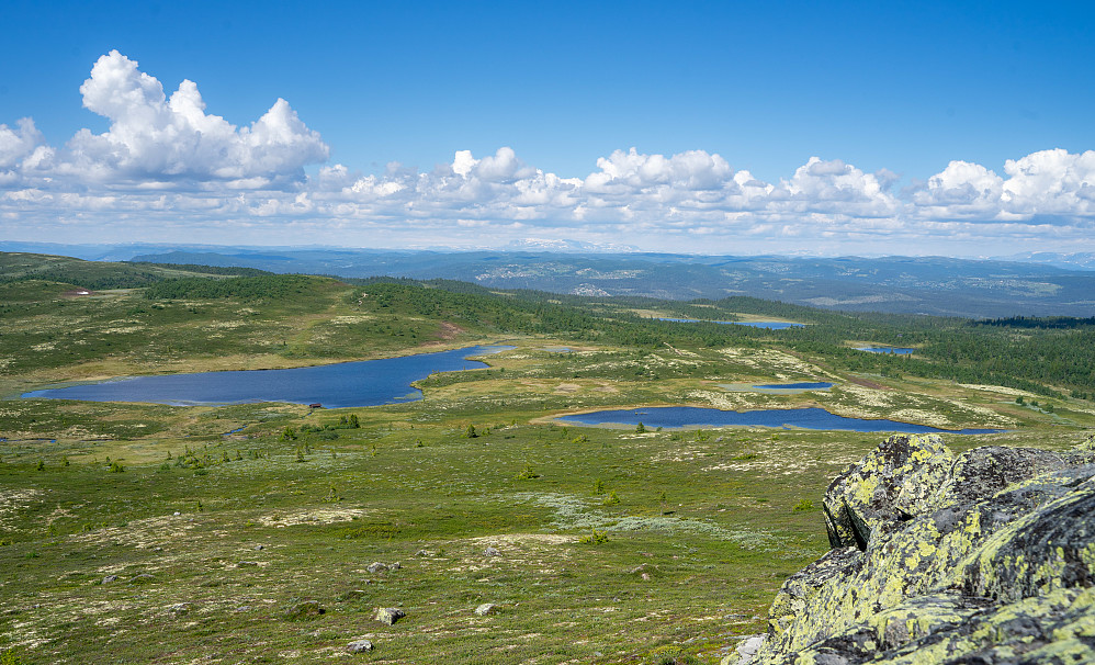 Utsikten fra toppen. Halligskarvet i det fjerne.