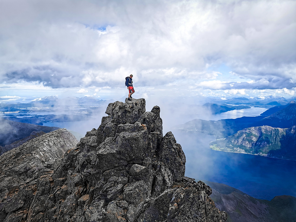 Strålende utsikt både mot byen og fjorden!