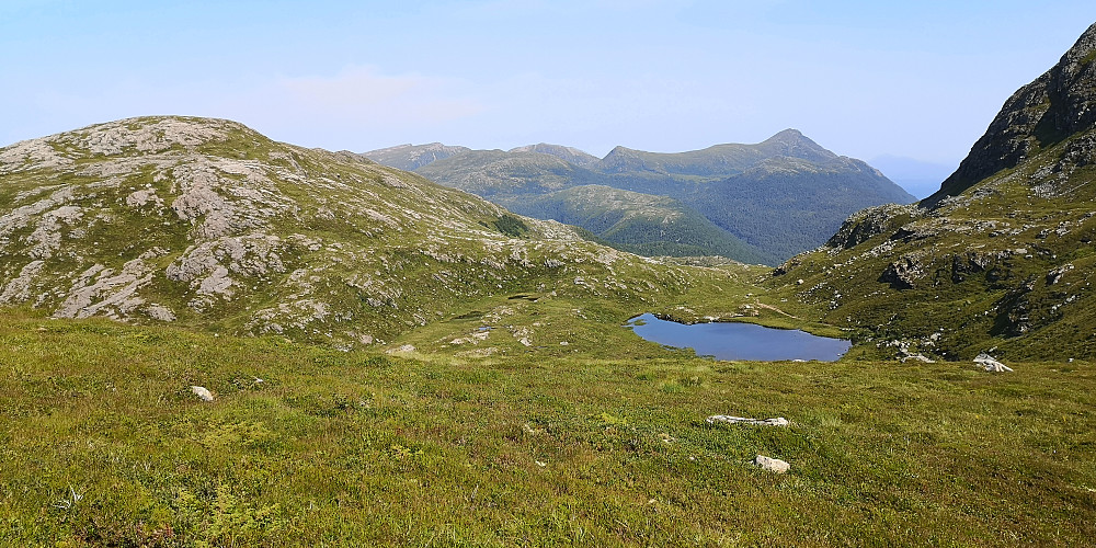 Otrøy høyeste fjell, - Opstadhornet, sees langt bakenfor. 