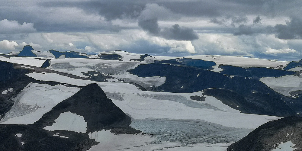 Utsikt mot Jostedalsbreen.... med Lodalskåpa og Brenibba
