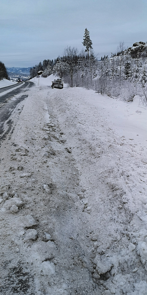 Forholdsvis høy hastighet...og rett i grøfta. 