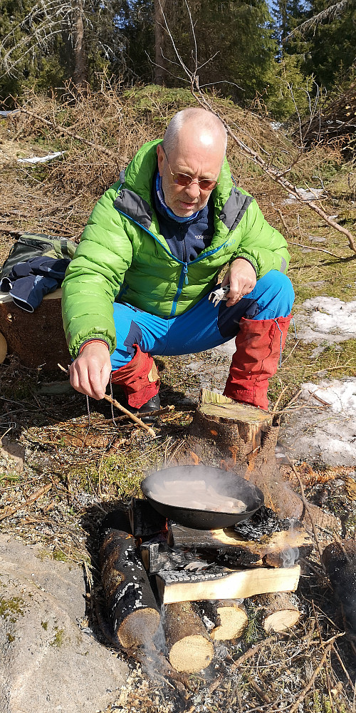 Bjørn steiker bacon