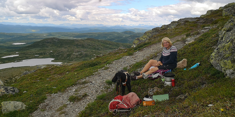 Matpause rett nedenfor varden. 