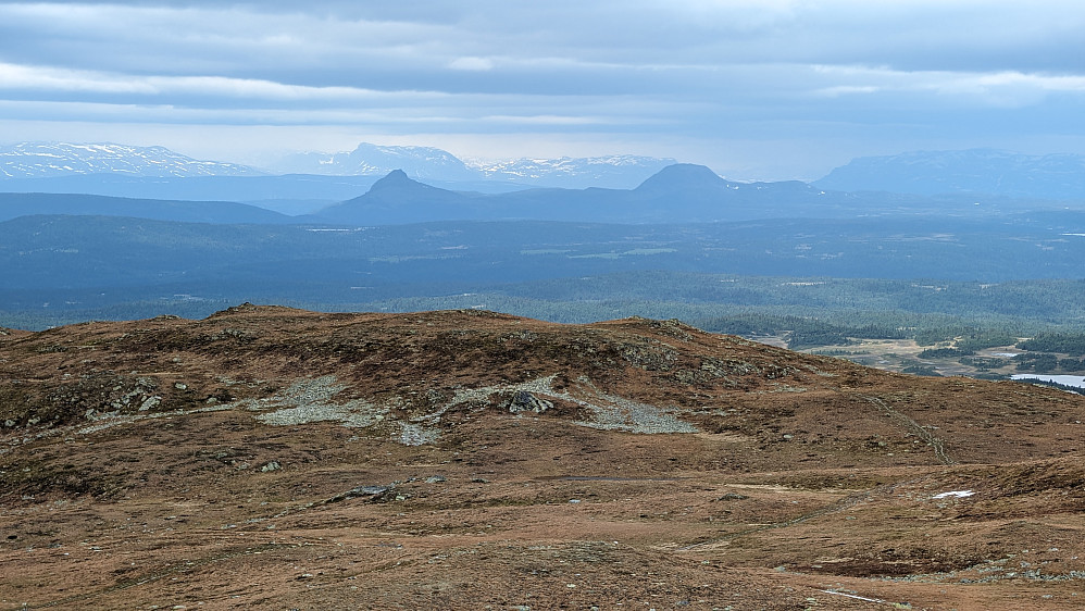 Mot Skarvemellen og Rundemellen.Uvær i vente 