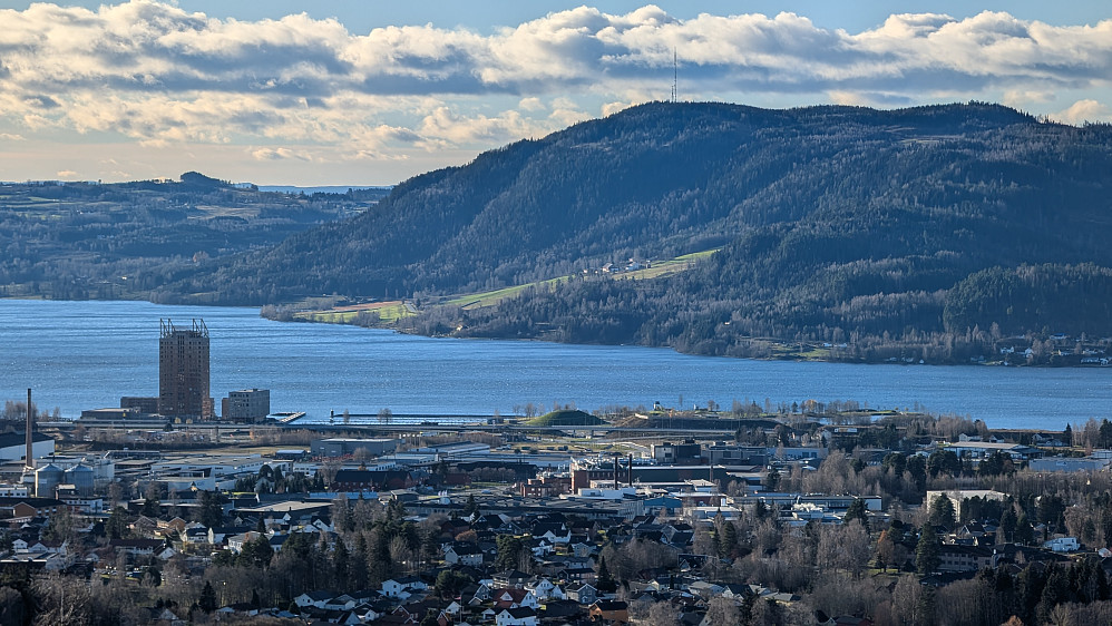 Brumunddal og Bangsberget bakenfor