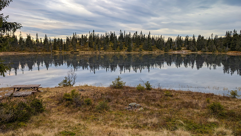 Jesus gikk på vannet. Det gjorde vi idag også. En rar følelse å gå på skøyter der idag.