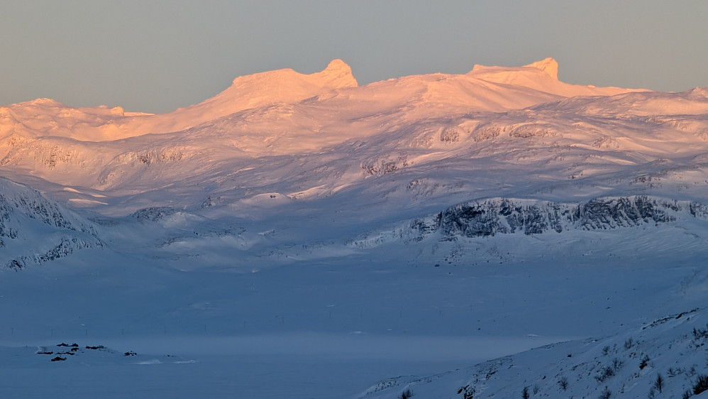 Hjelledalstinden og Falketind 